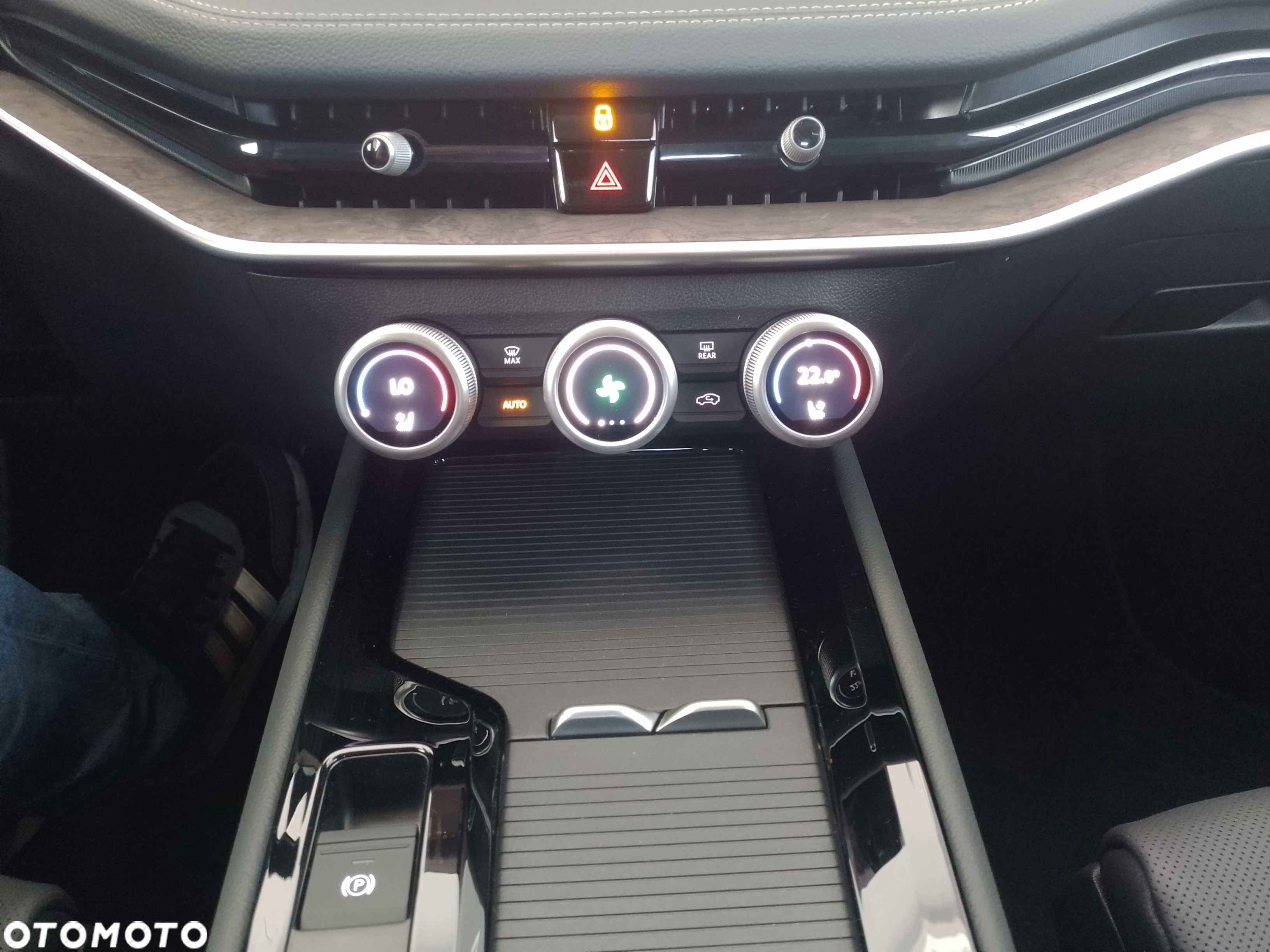 Skoda Superb 2.0 TSI L&K DSG - 14