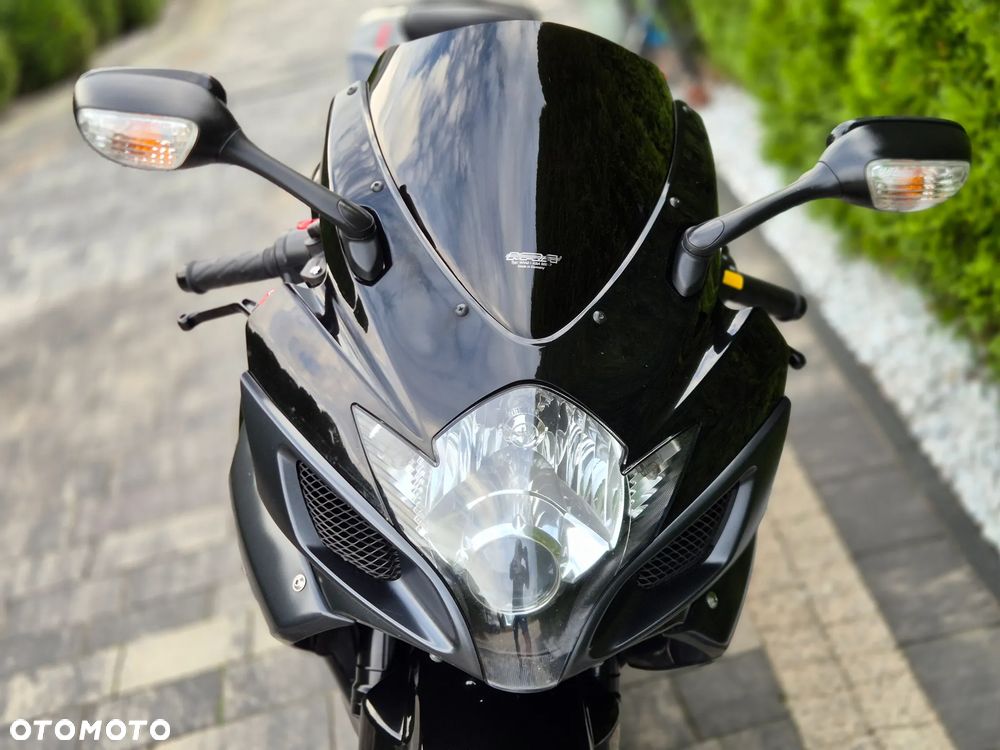 Suzuki GSX-R - 25