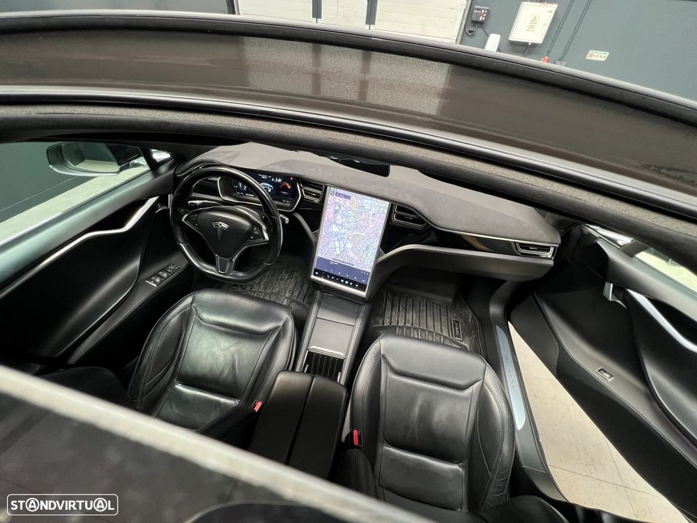 Tesla Model S - 8