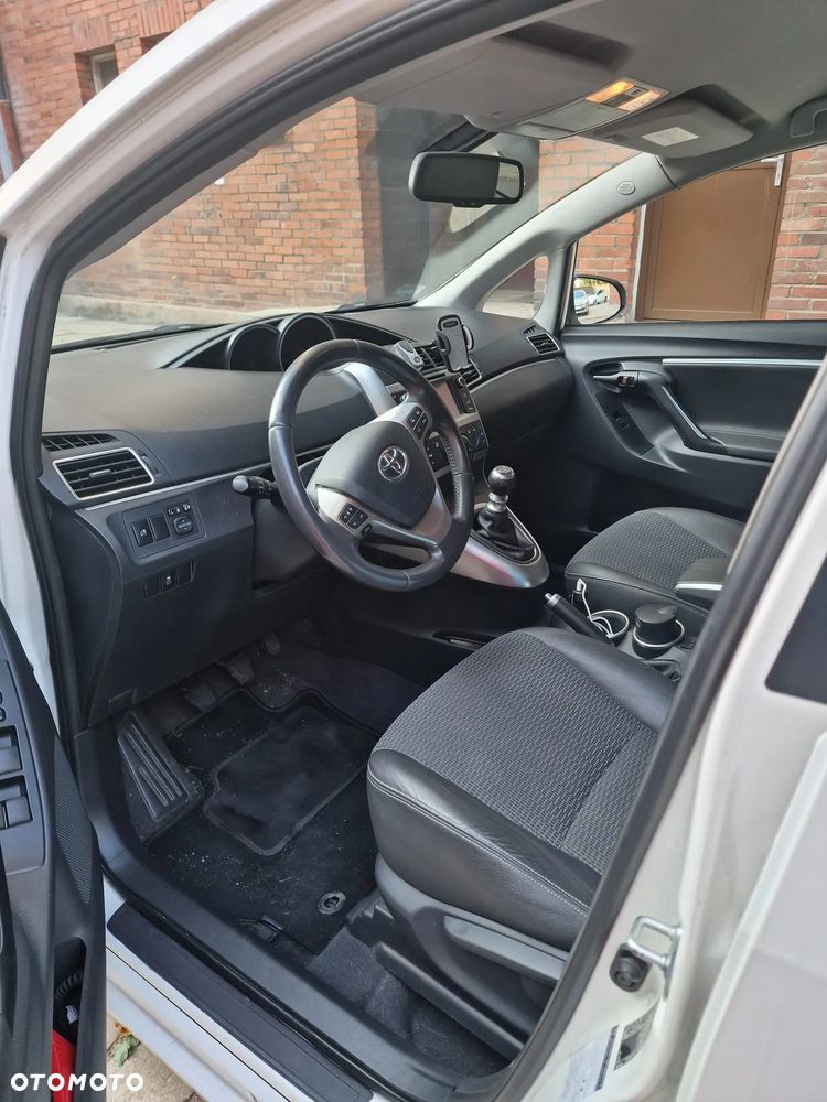 Toyota Verso 1.8 Prestige 7os - 4