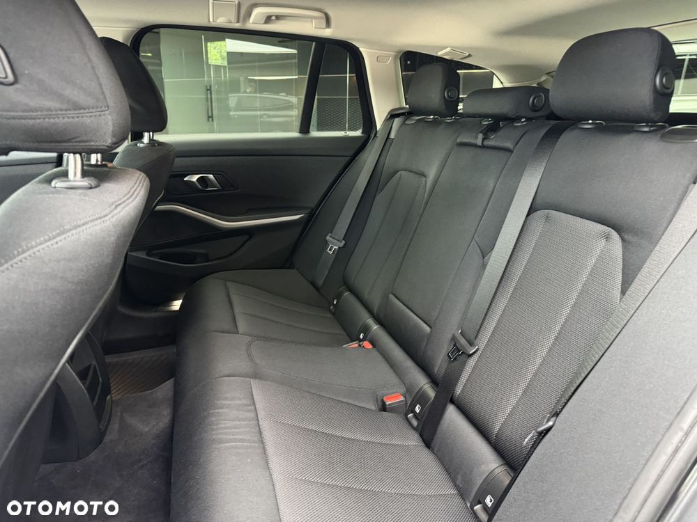 BMW Seria 3 318d - 15