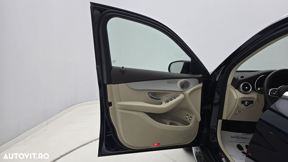 Mercedes-Benz GLC 300 e 4MATIC - 11