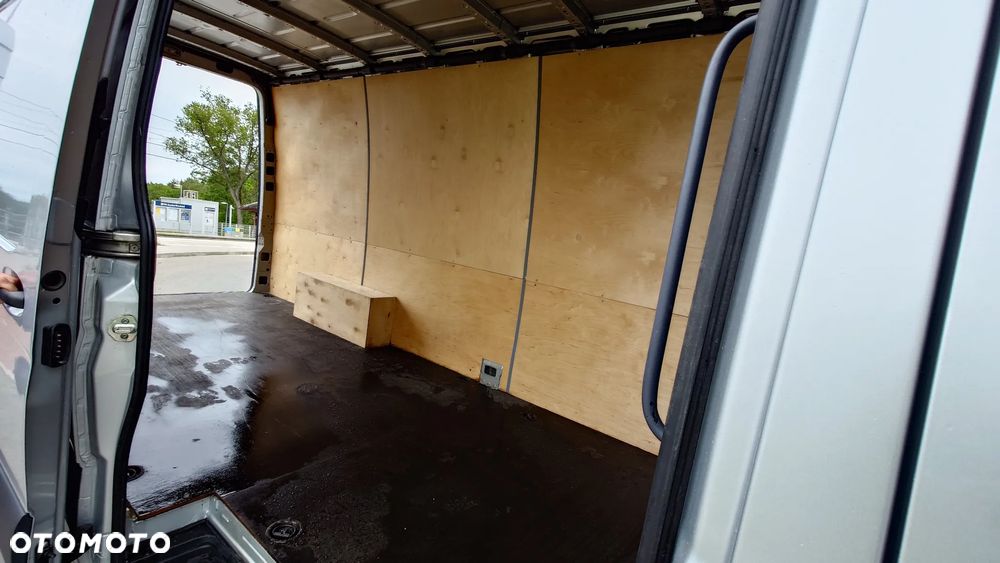 Mercedes-Benz Sprinter - 12