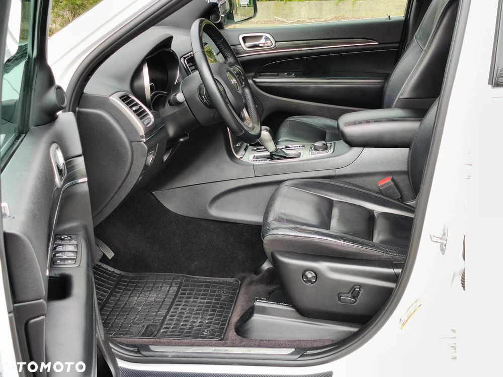 Jeep Grand Cherokee - 12