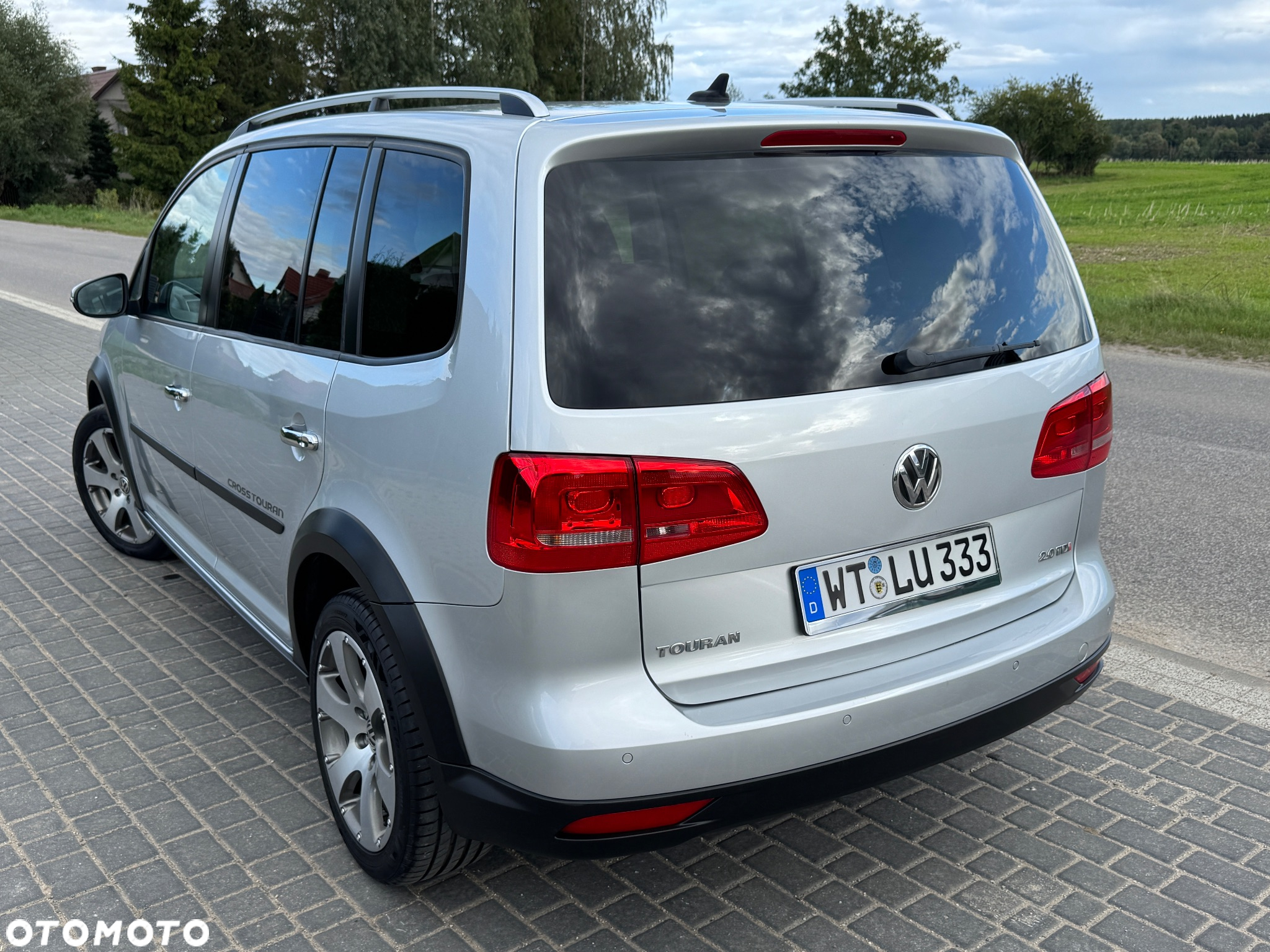 Volkswagen Touran 2.0 TDI DPF DSG Cross - 3