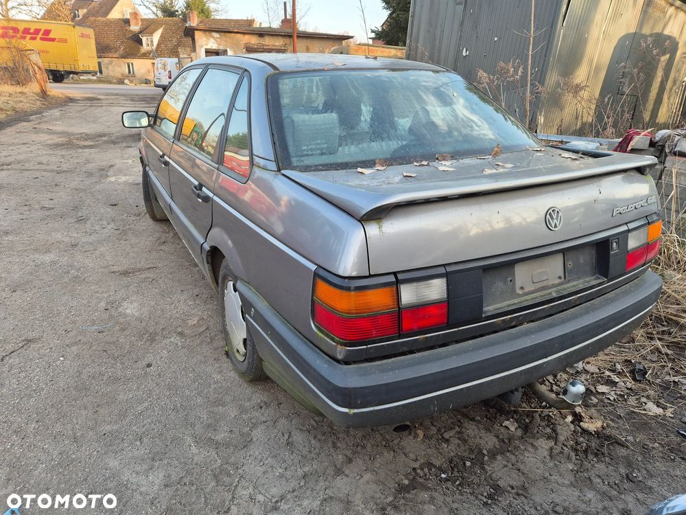 VOLKSWAGEN PASSAT B3  1,8 AUTOMAT Części , maska, zderzak, lampy, błotnik, alternator, SILNIK - 2