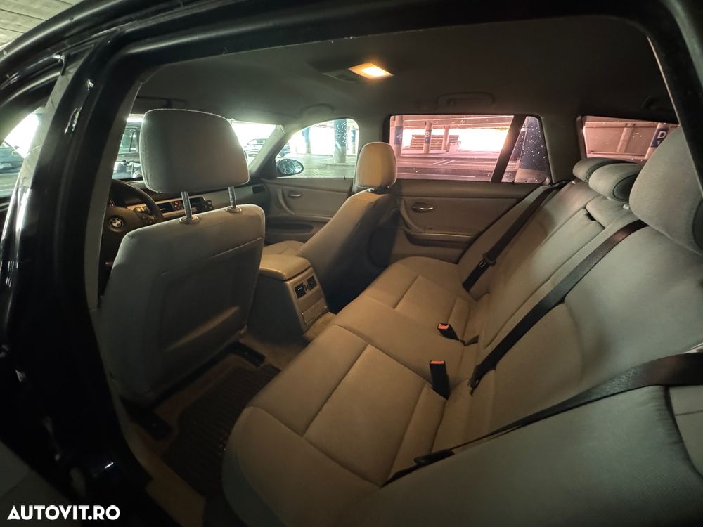 BMW Seria 3 320d Touring - 13