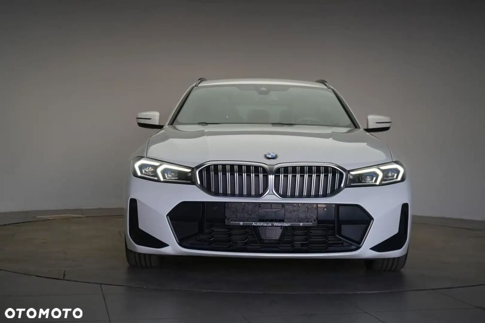 BMW Seria 3 330i xDrive M Sport - 3