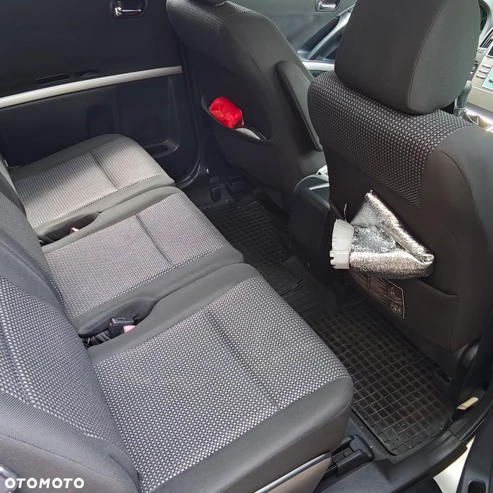 Toyota Corolla Verso 2.2 D-CAT DPF Sol - 8