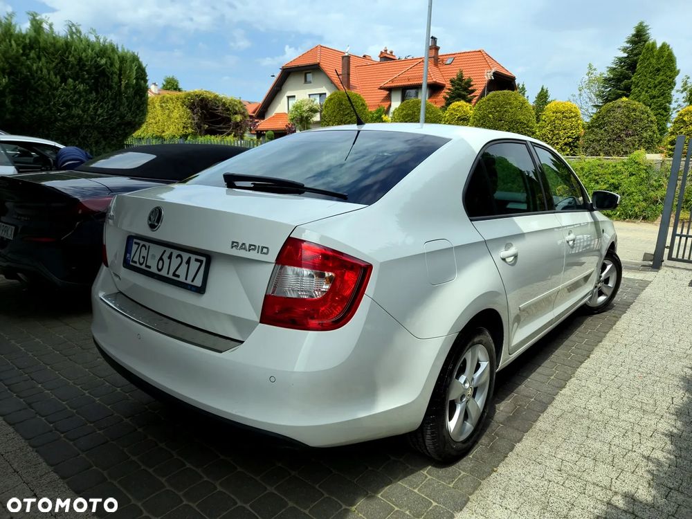 Skoda RAPID 1.2 Ambition Max - 4