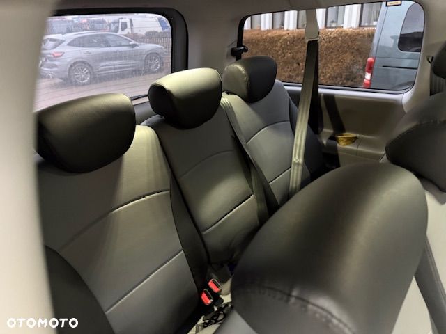 Hyundai H-1 Starex - 8