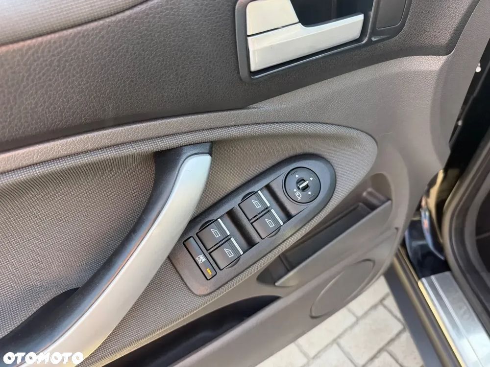 Ford Kuga 2.0 TDCi 2x4 Trend - 17