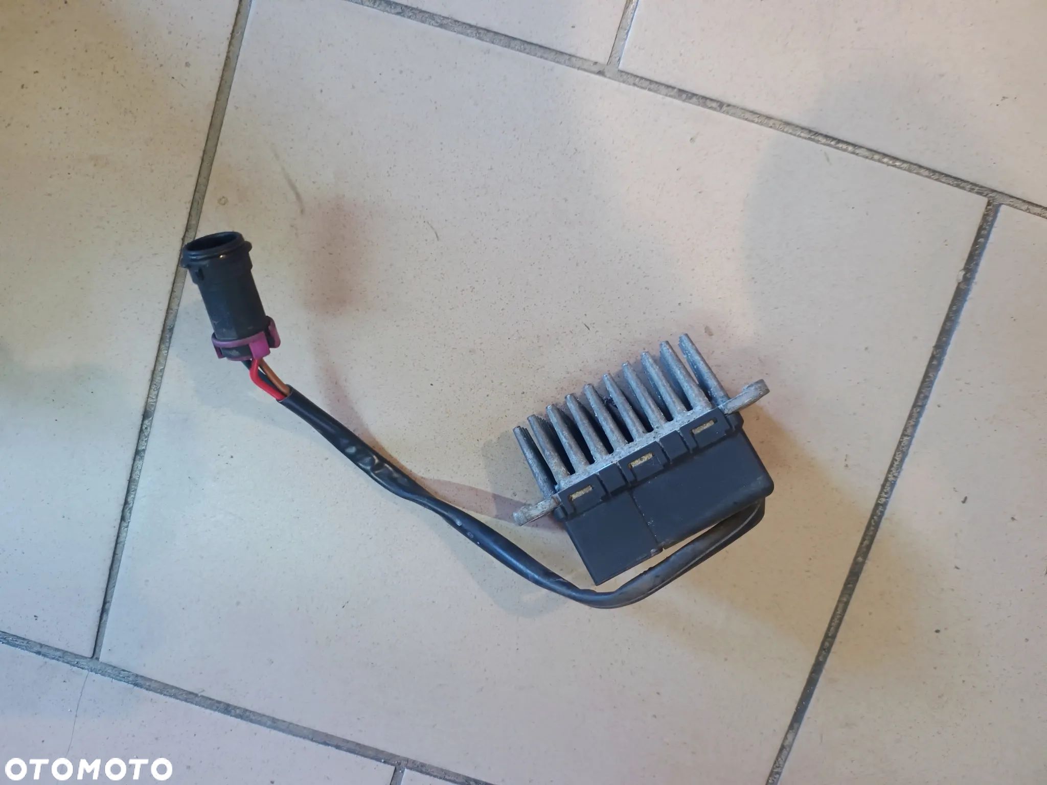 Audi A8 D2 rezystor dmuchawy 4D0820521 - 1