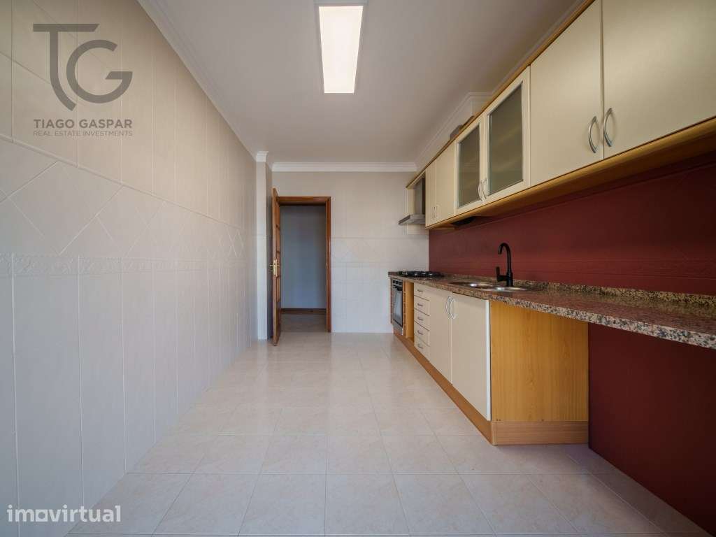 T2 com suíte e garagem a 800m da praia Ericeira - Grande imagem: 5/21