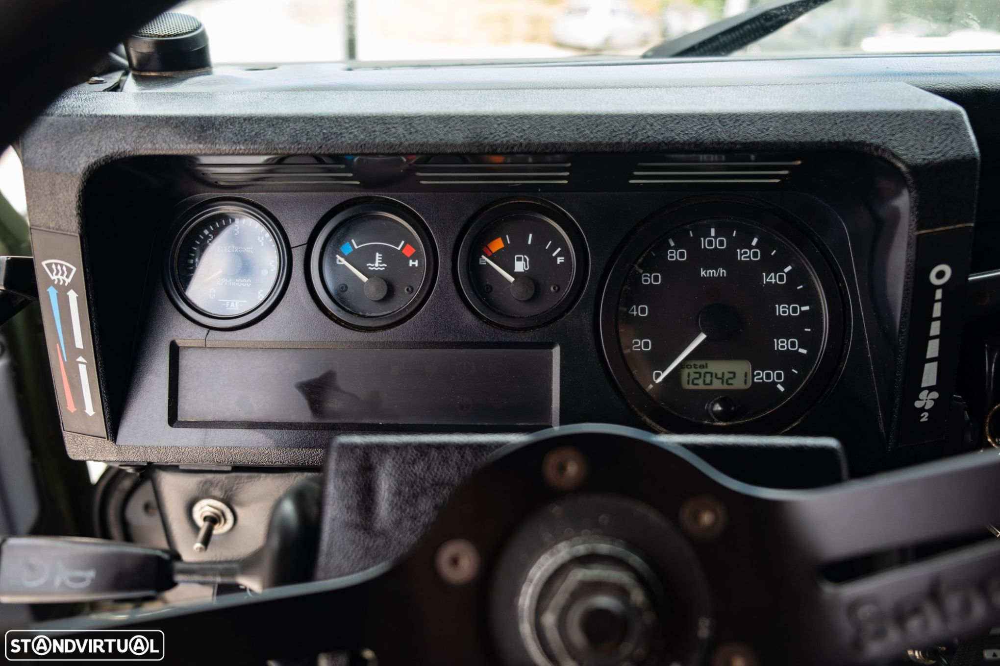 Land Rover Defender 90 2.5 TD5 Metal Top - 14