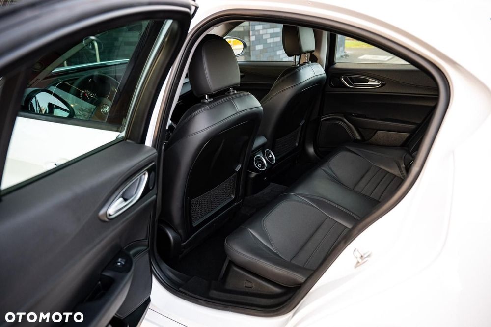 Alfa Romeo Giulia 2.2 - 22