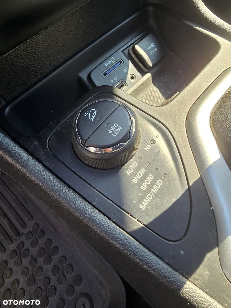 Jeep Cherokee - 10