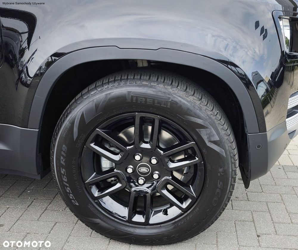 Land Rover Defender - 17