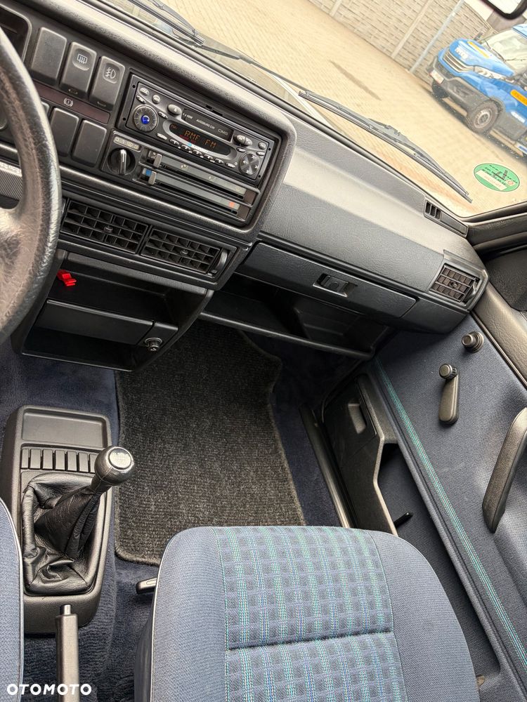 Volkswagen Golf 1.6 CL - 13