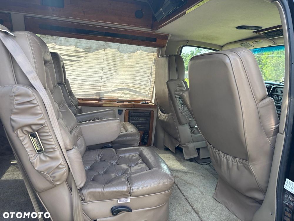 Chevrolet Chevy Van - 11