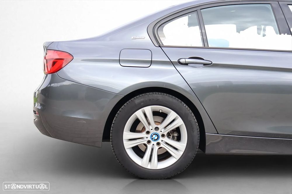 BMW 330 e iPerformance Line Sport - 21