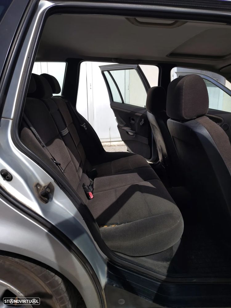 BMW 318 tds Touring - 12