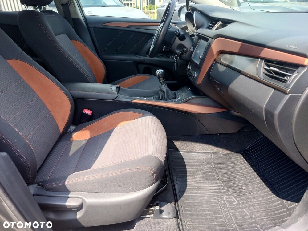 Toyota Avensis 1.8 Premium - 21