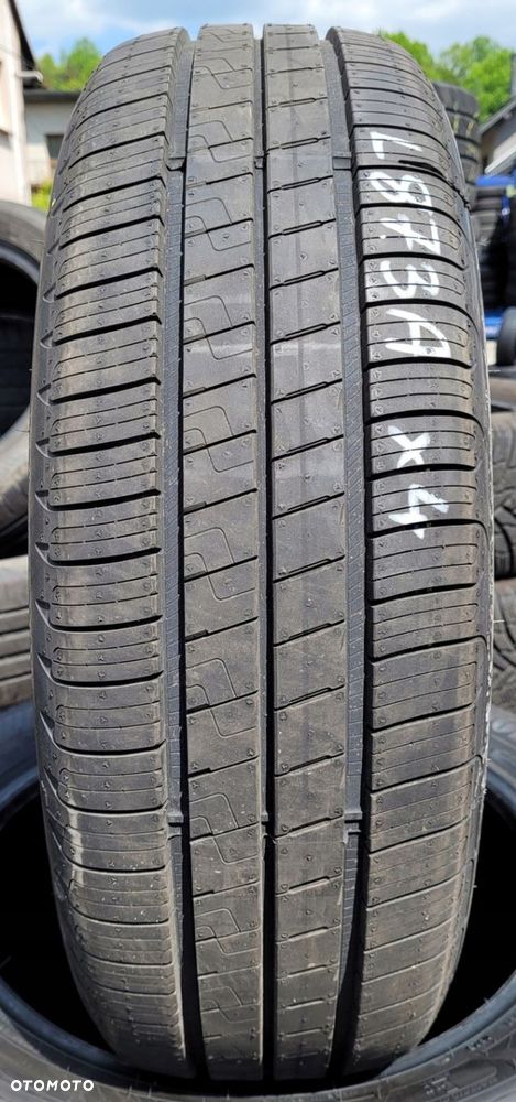 4x Goodyear EfficientGrip Performance 195/60R18 96H L873A - 3