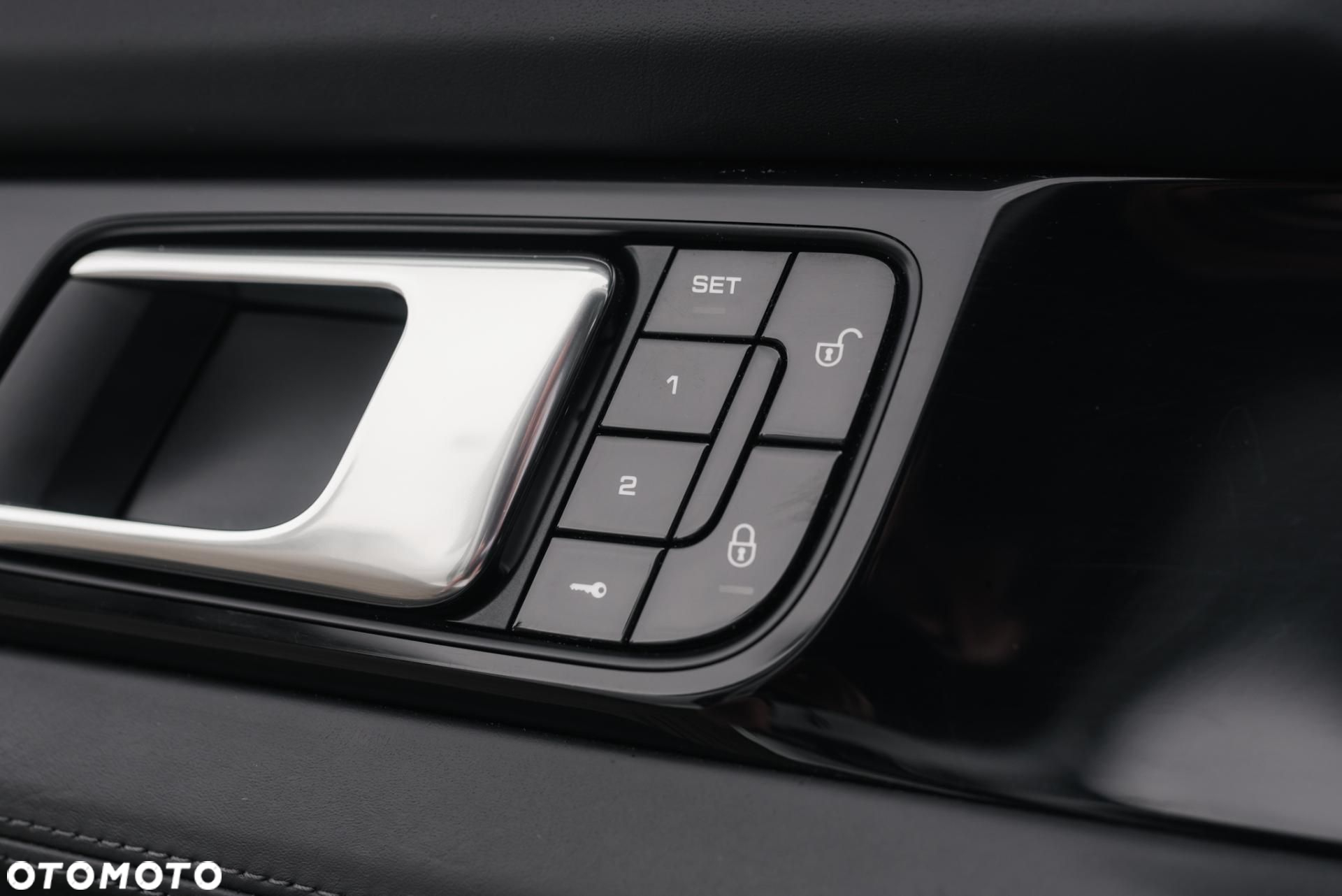 Porsche Panamera - 30