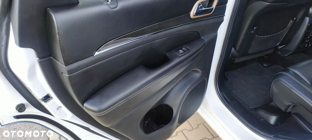 Jeep Grand Cherokee - 23