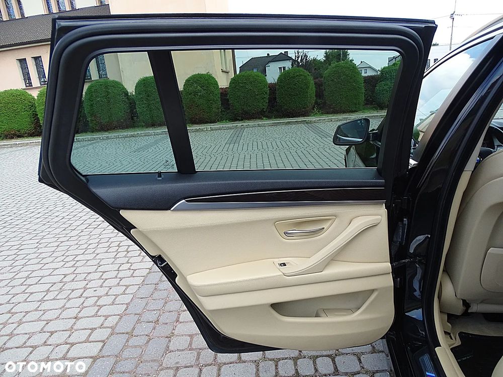 BMW Seria 5 520d - 31