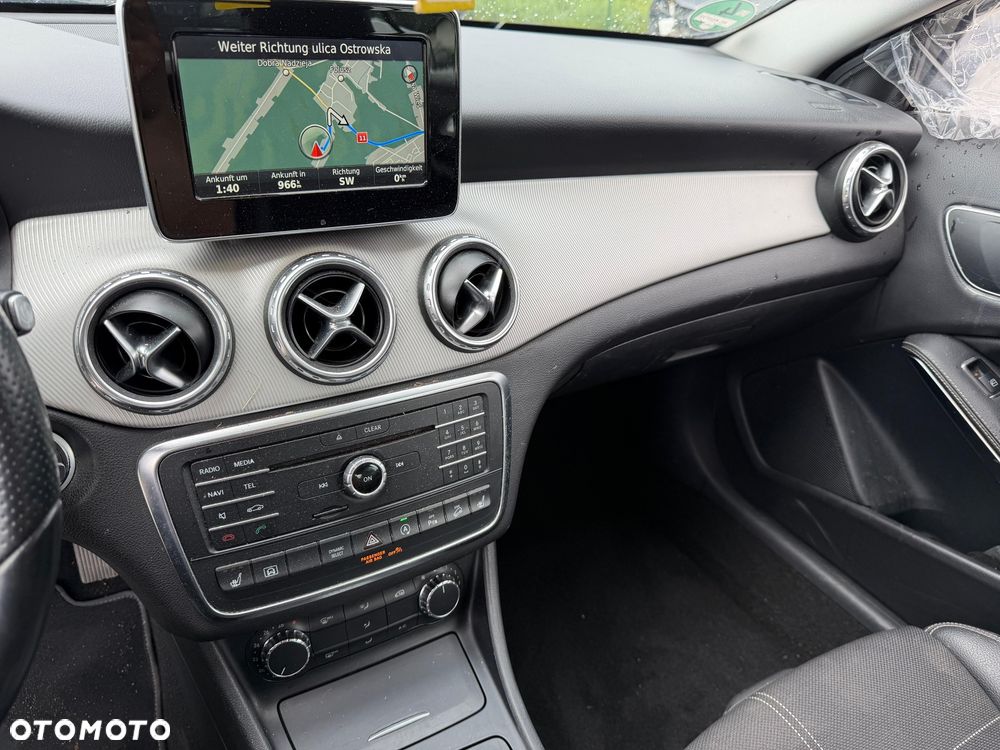 Mercedes-Benz GLA - 15