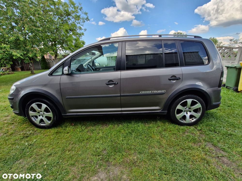 Volkswagen Touran 2.0 TDI DPF Cross - 5