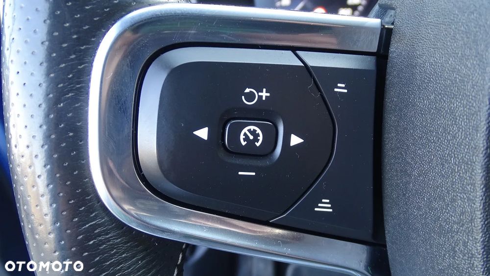 Volvo XC 40 D3 Momentum Pro - 19