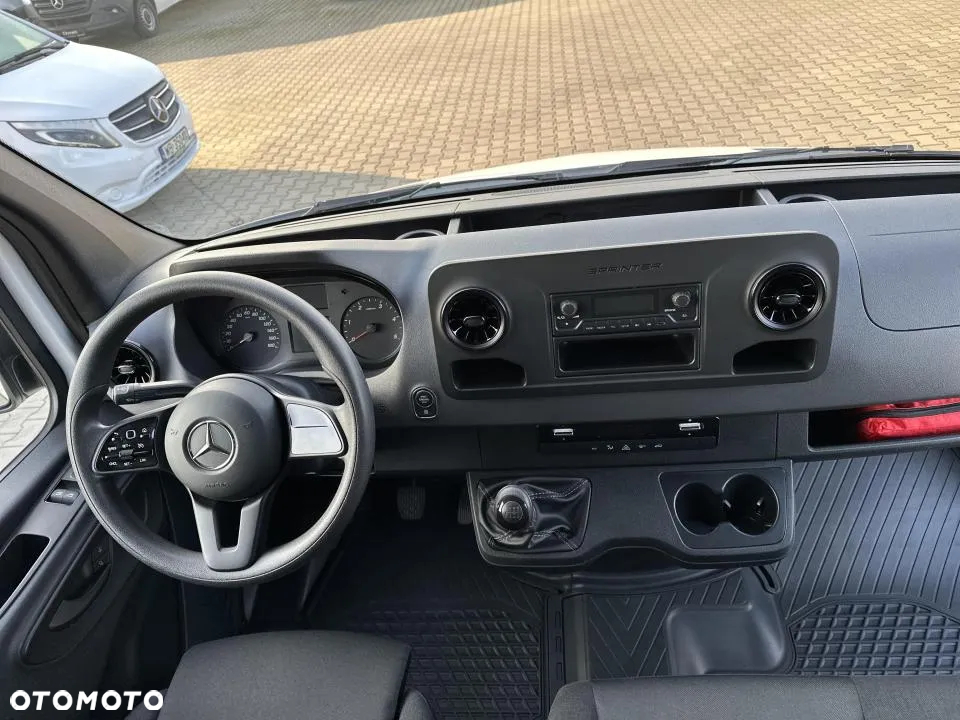 Mercedes-Benz Sprinter - 21