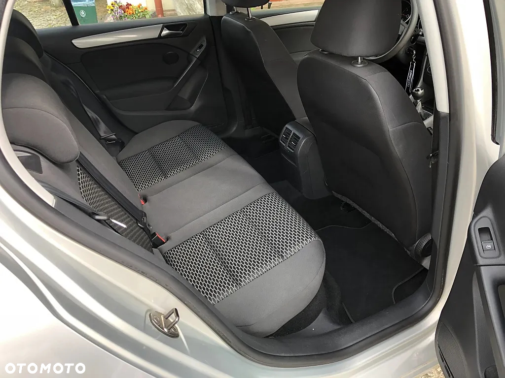 Volkswagen Golf 1.6 TDI DPF Comfortline - 27