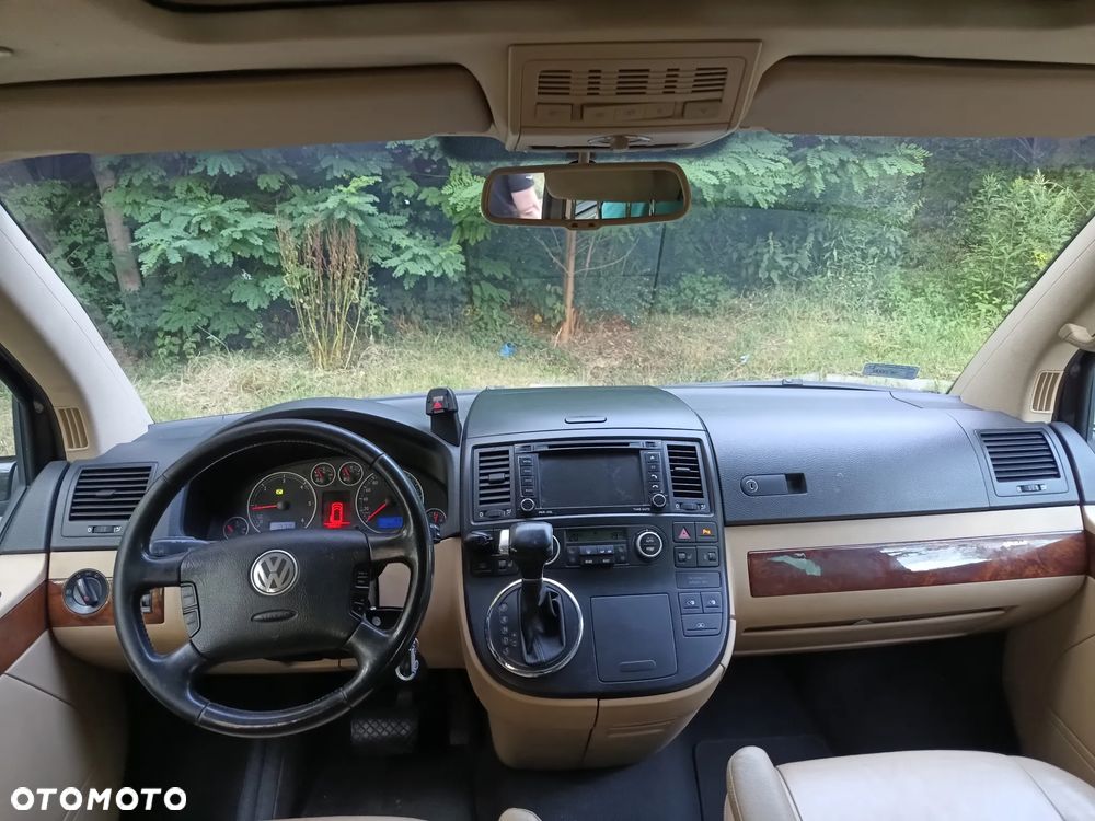 Volkswagen Multivan - 13