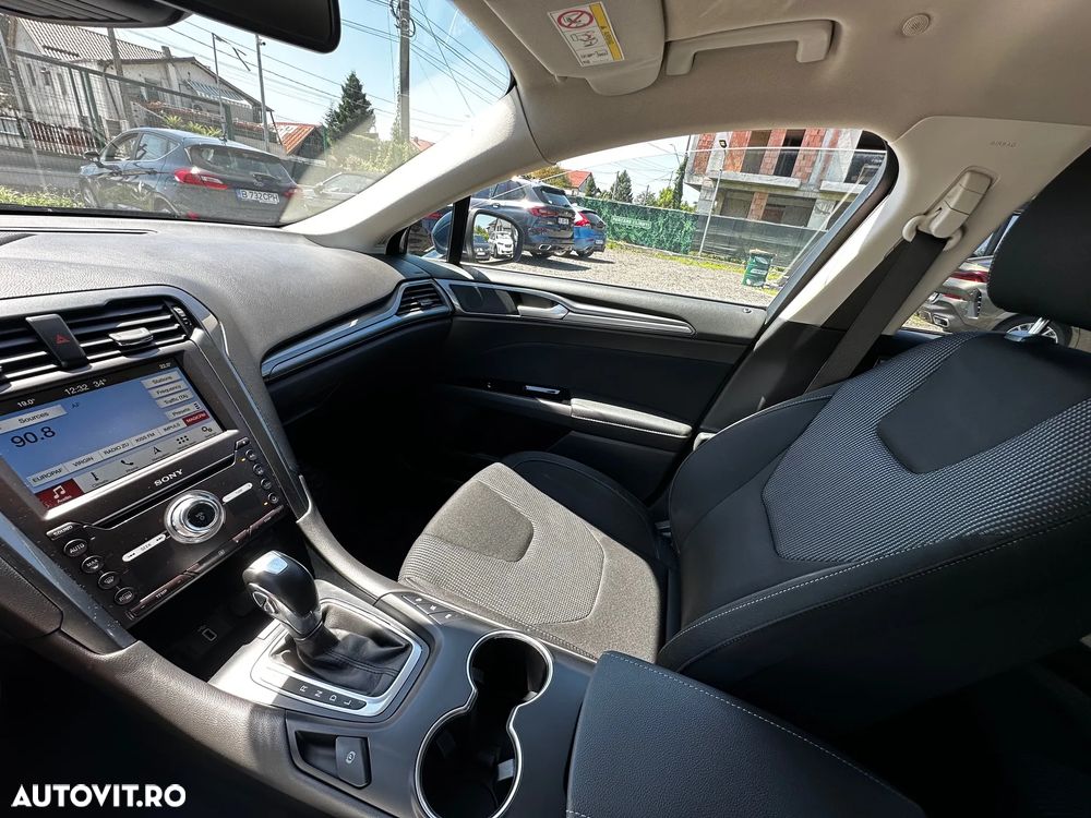 Ford Mondeo 2.0 HEV Titanium - 11