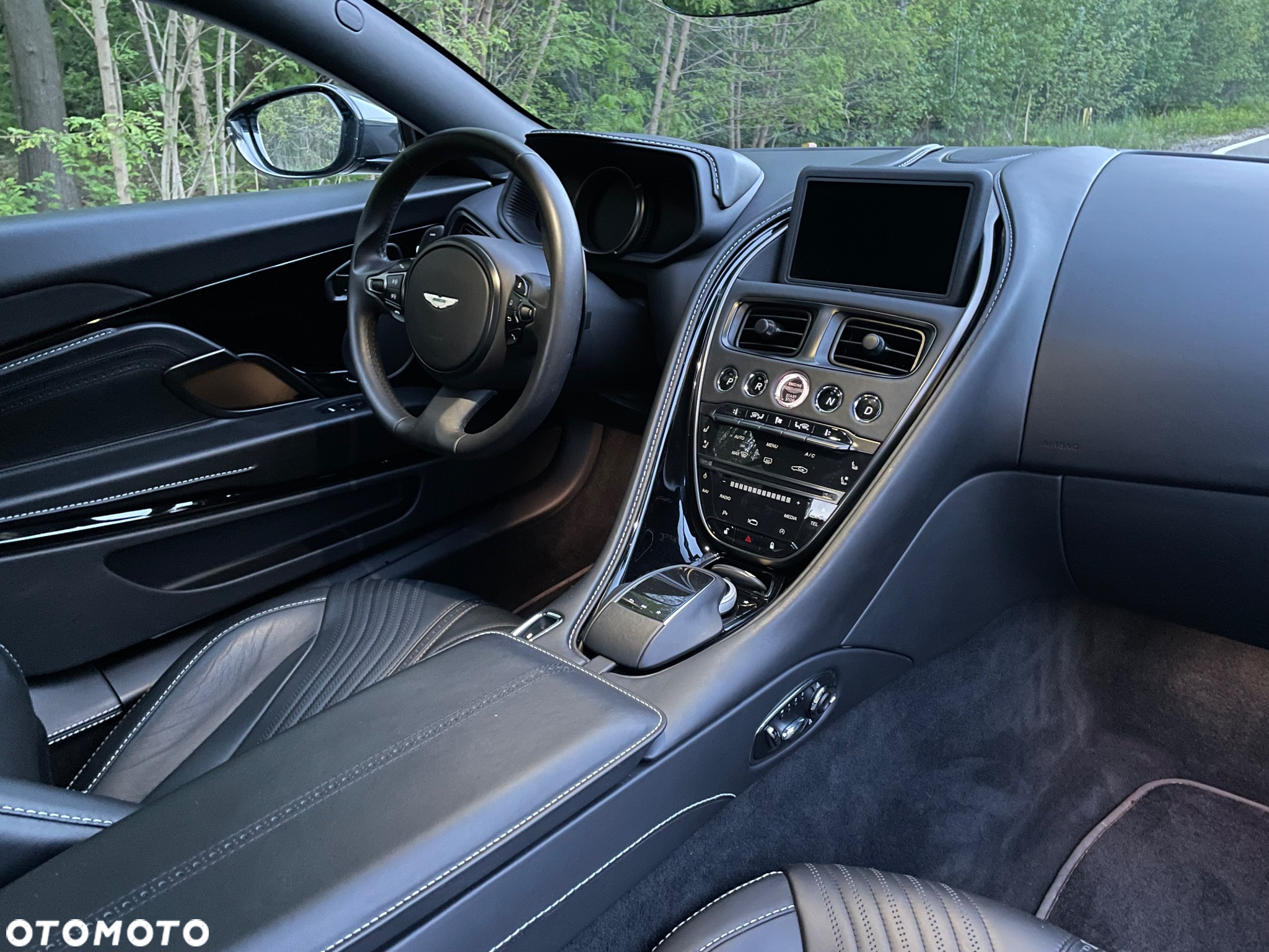 Aston Martin DB11 V8 - 18