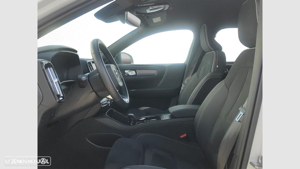 Volvo XC 40 2.0 B3 Plus Dark - 12