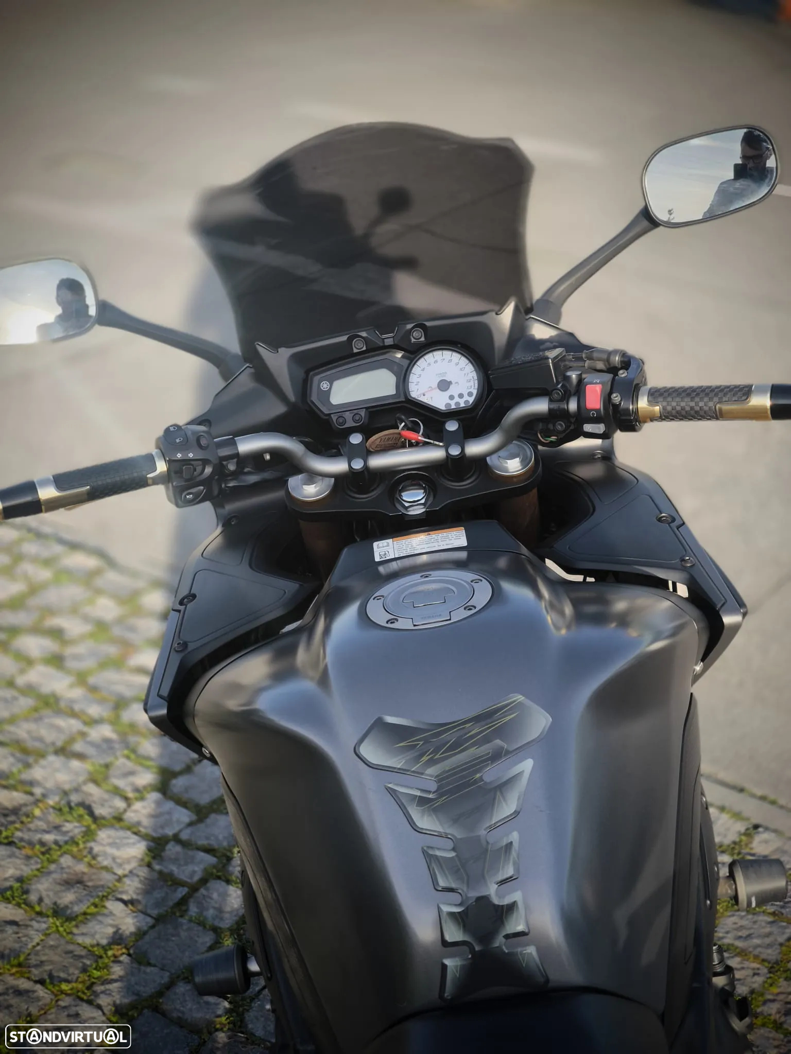 Yamaha FZS - 6