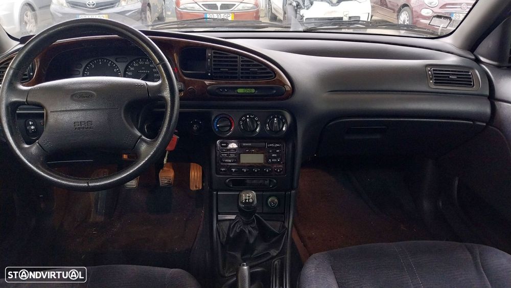Ford Mondeo 1.6i Ghia - 14