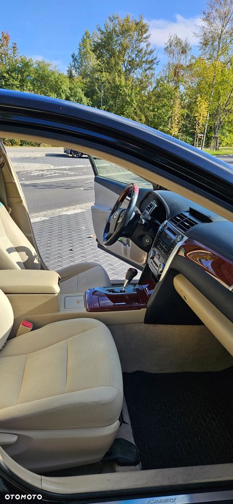 Toyota Camry - 16