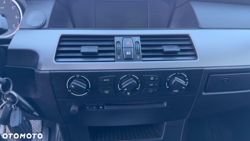 BMW Seria 5 520i - 37