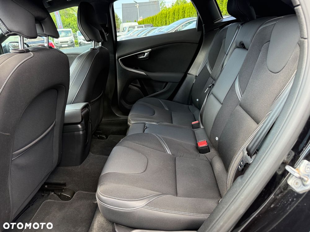 Volvo V40 D3 Momentum - 27
