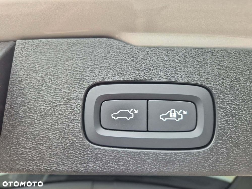 Volvo V60 B4 D Plus Dark - 19