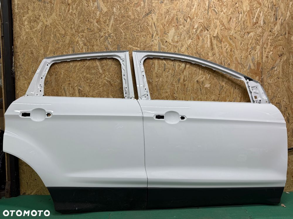 DRZWI PRAWE PRZÓD PRAWE TYŁ PRZEDNIE PRAWE TYLNE PRAWE STRONA FORD KUGA MK2 BIAŁE