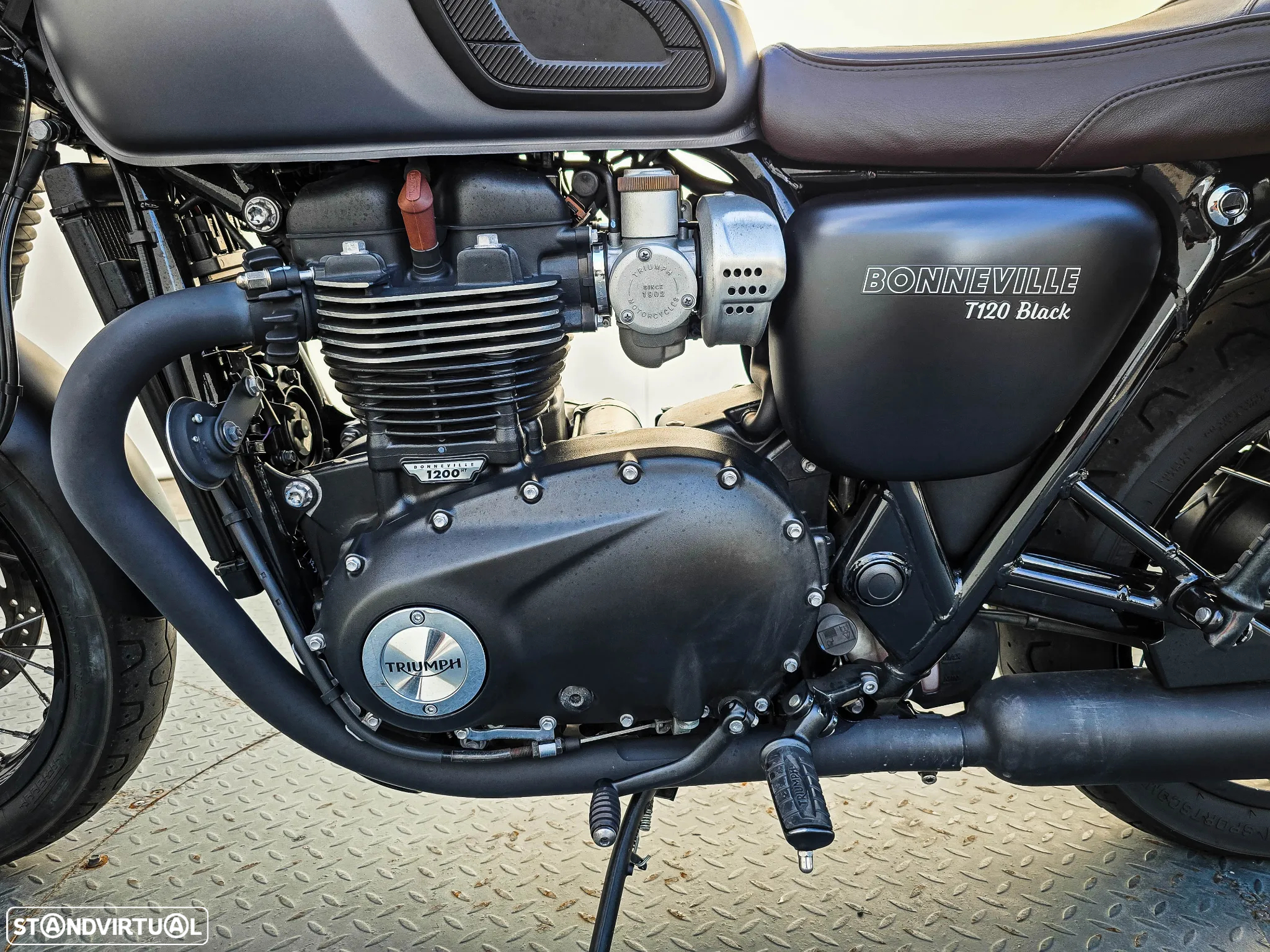 Triumph Bonneville T120 Black - 18