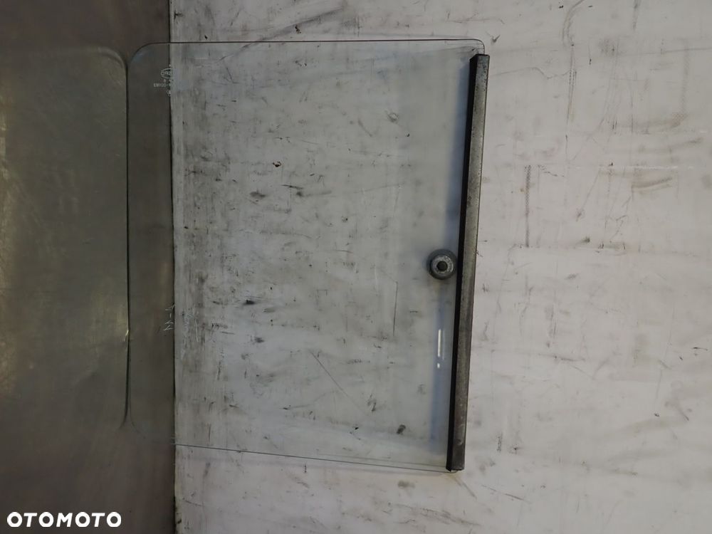 SZYBA BOCZNA PRAWA PRZEDNIA DRZWI FSC-STARACHOWICE ŻUK A-11 - 2