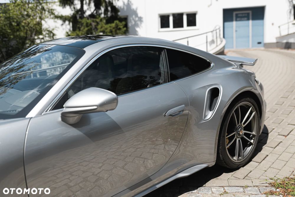 Porsche 911 Turbo S - 4